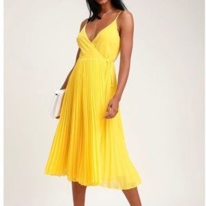 Lulu’s pleated Wrap Sundress S